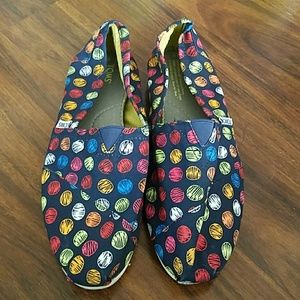 NWOT TOMS Multi Colored Polka dots Size 9